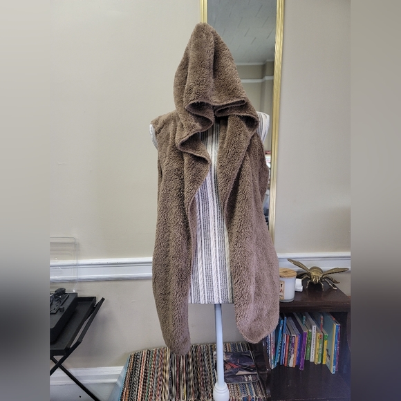 Sweaters - Teddy Vest